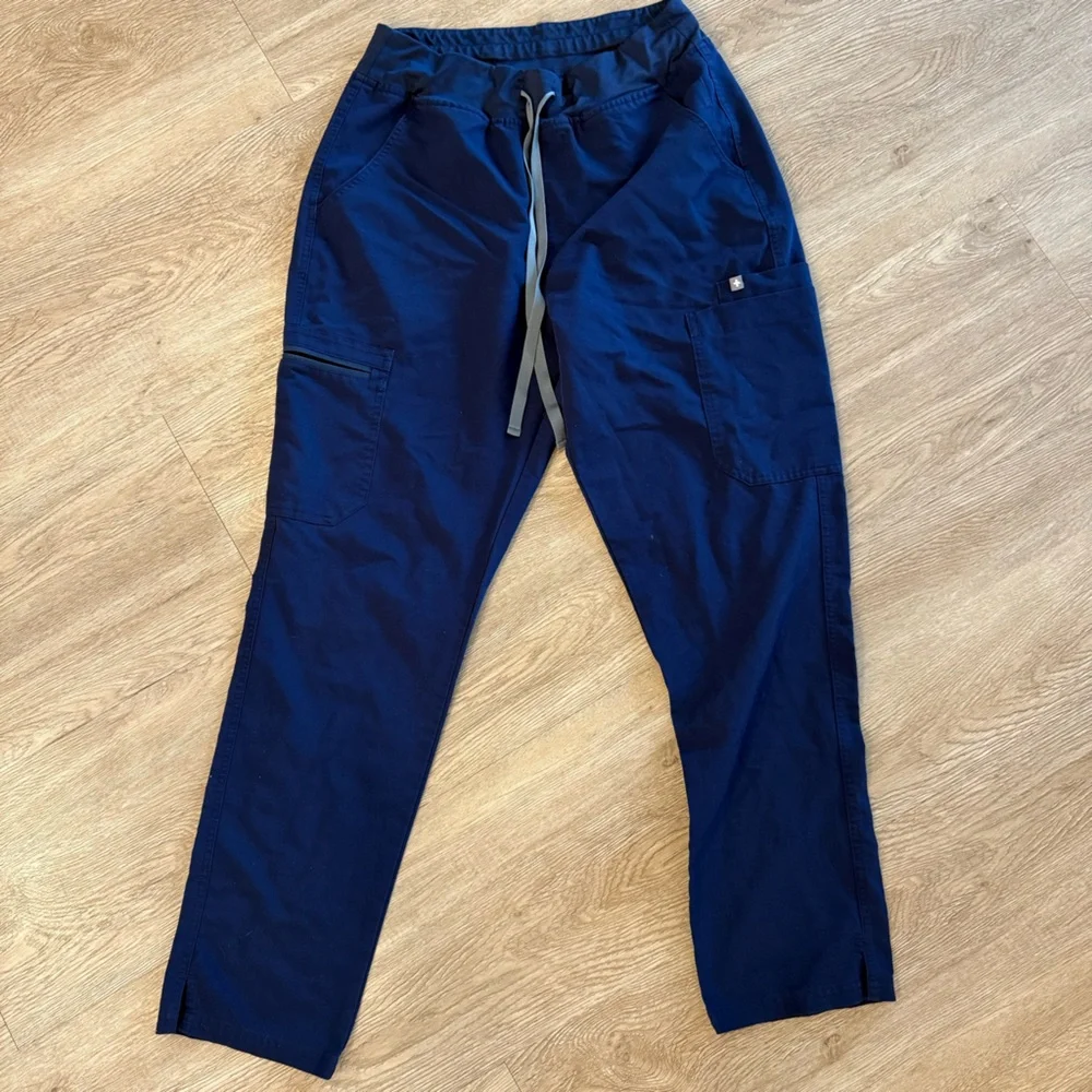 Figs Yola Skinny Scrub Navy Blue Cargo Pants Durable Cotton Blend. Size M - Picture 2 of 4
